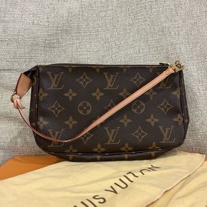 Louis Vuitton Pochette accessories